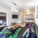 Luxury Sea Front Iv Apartament *