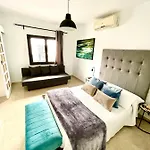 Apartament Luxury Sea Front Iv *