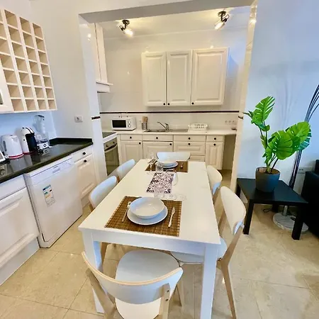 Luxury Sea Front Iv شقة