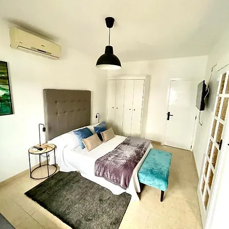 Luxury Sea Front Iv Apartment